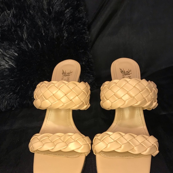 Tan mules - Picture 2 of 7